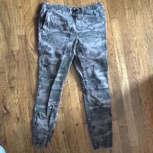 Women’s Camouflage Jogger Pants